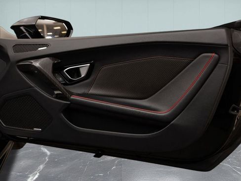 Used 2020 Lamborghini Huracan EVO image 33