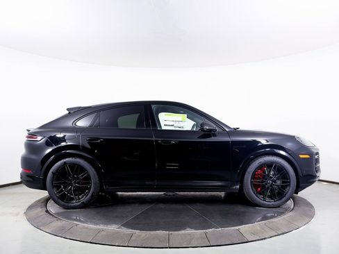 New 2025 Porsche Cayenne Turbo image 30