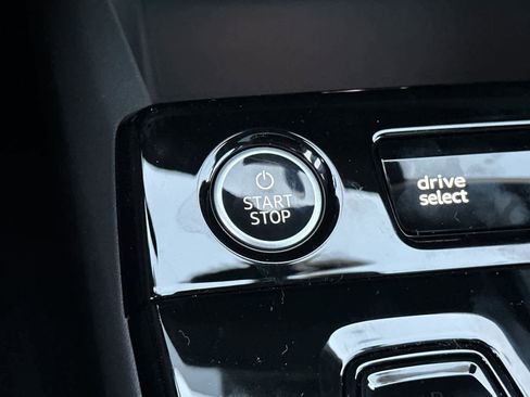 New 2025 Audi Q6 e-tron Premium image 23