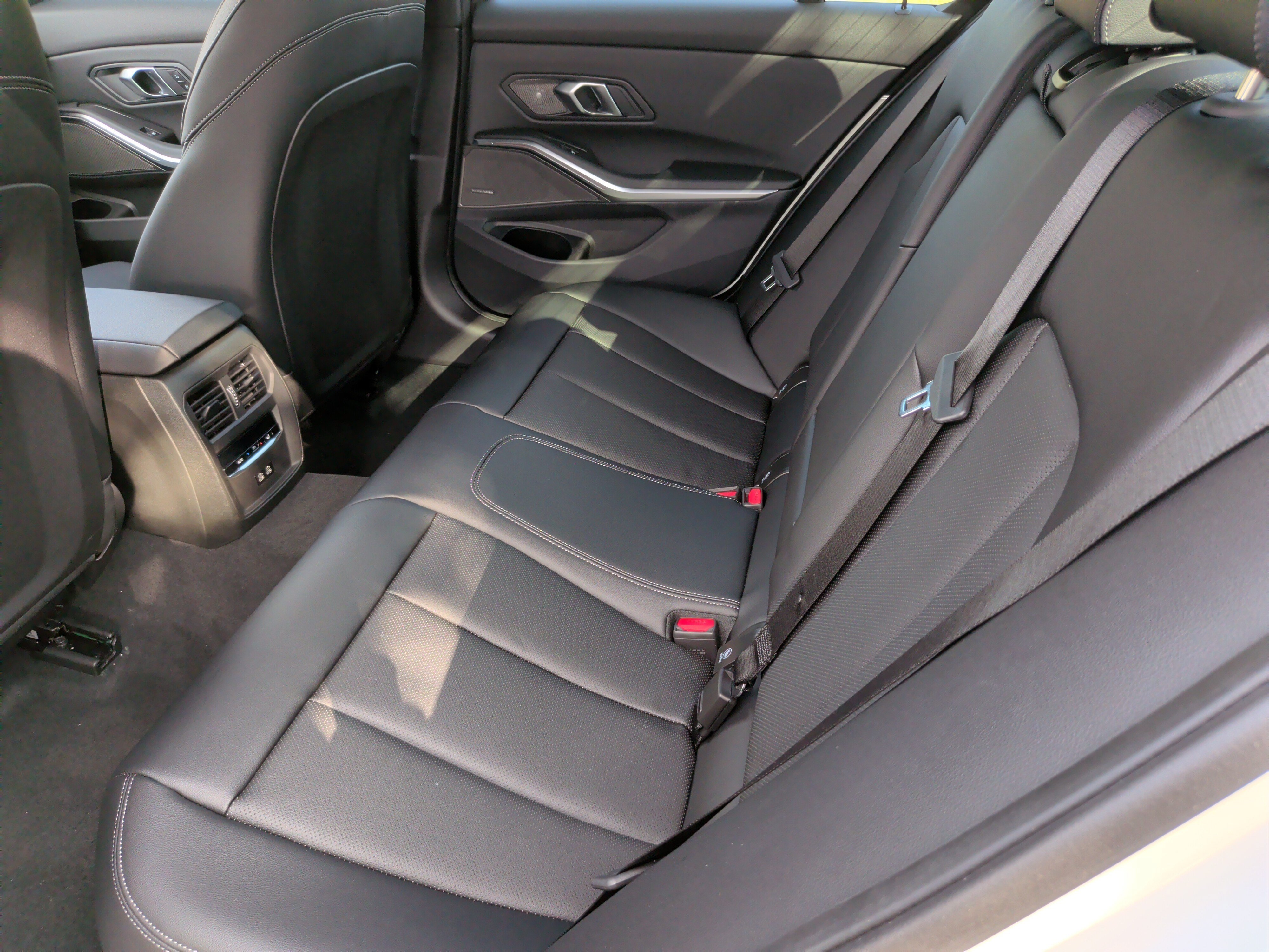 Certified 2026 BMW 330i Sedan w/ Convenience Package RWD image 38