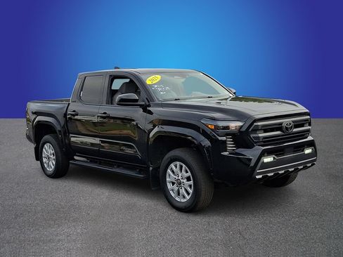 Used 2025 Toyota Tacoma SR5 AWD/4WD image 3
