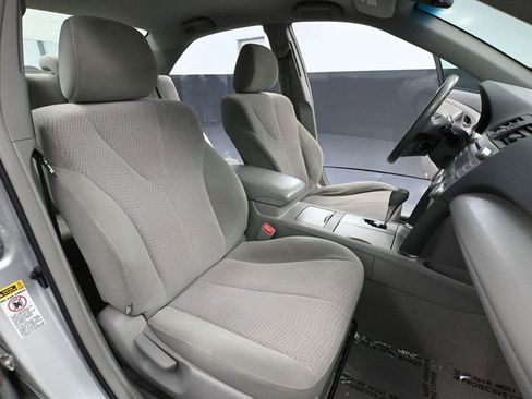 Used 2011 Toyota Camry LE image 39