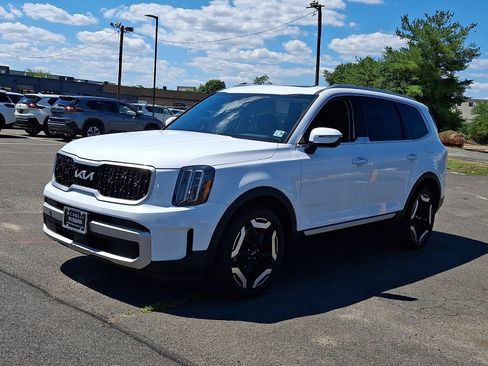 Used 2024 Kia Telluride EX AWD/4WD image 3