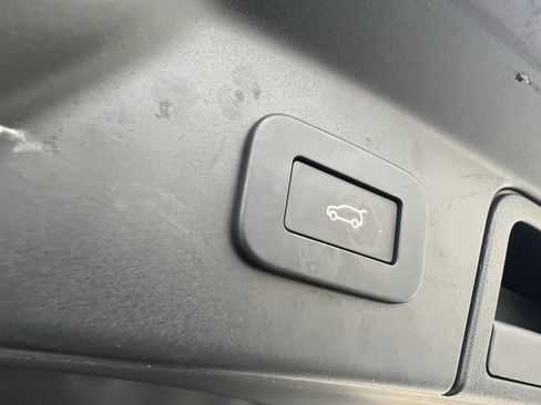 Certified 2025 Land Rover Range Rover Velar S image 40