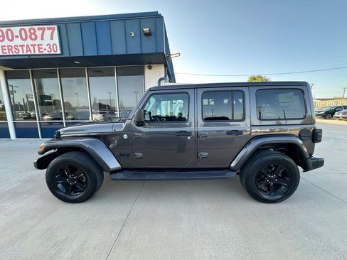 Used 2019 Jeep Wrangler Unlimited Sahara AWD/4WD image 2