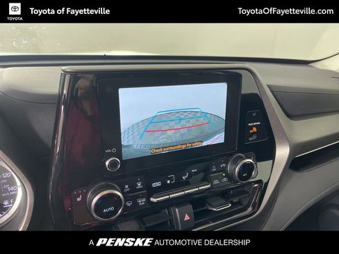 Certified 2025 Toyota Highlander XLE image 30