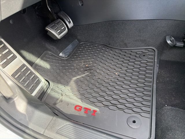 New 2026 Volkswagen GTI SE FWD image 17