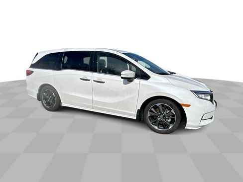 Used 2024 Honda Odyssey Elite image 2