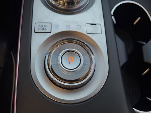 Used 2022 Genesis GV70 2.5T w/ Advanced Package image 18