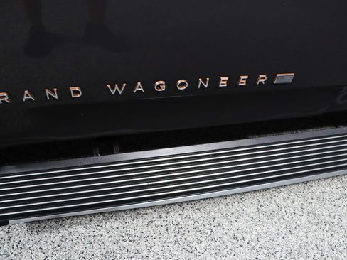 Used 2022 Jeep Grand Wagoneer Series III AWD/4WD image 12