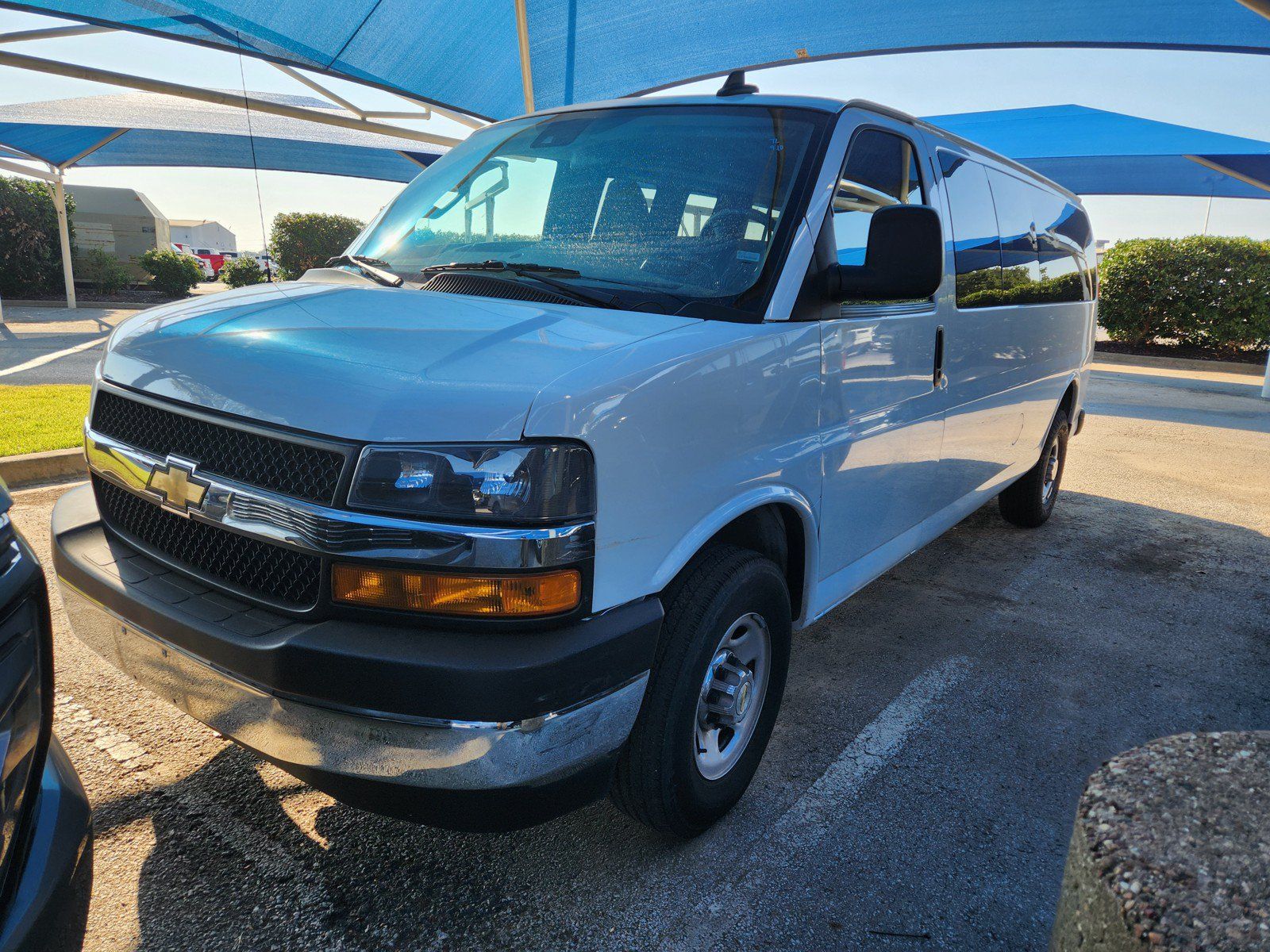 Used 2025 Chevrolet Express 3500 LT w/ LT Preferred Equipment Group RWD image 2