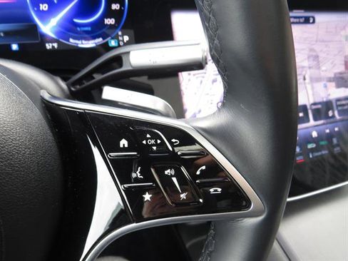 Certified 2023 Mercedes-Benz EQS 580 4MATIC SUV w/ Exclusive Trim Package image 12