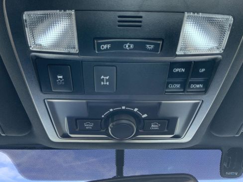 Used 2017 Toyota Tacoma TRD Off-Road image 48