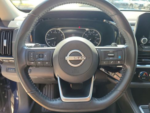 Used 2025 Nissan Pathfinder SV AWD/4WD image 19