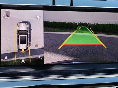 New 2025 Bentley Bentayga Azure V8 image 30