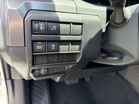 Used 2024 Toyota Tacoma SR5 AWD/4WD image 16