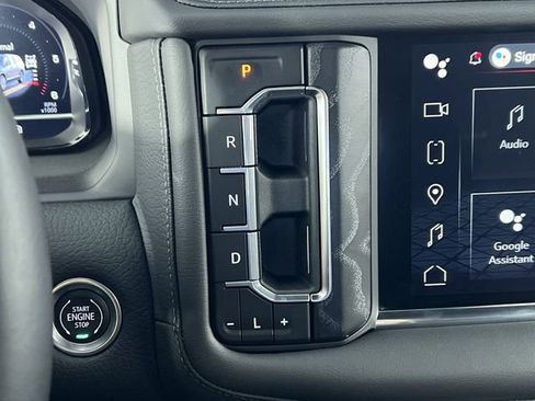 Used 2024 GMC Yukon Denali w/ Denali Reserve Package image 16