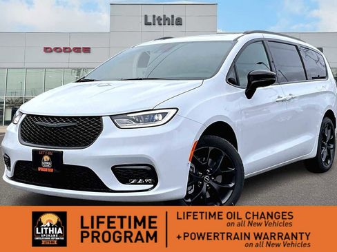 New 2026 Chrysler Pacifica Limited image 1