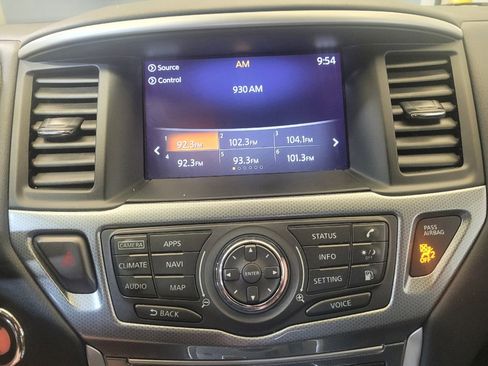 Used 2020 Nissan Pathfinder SL AWD/4WD image 25