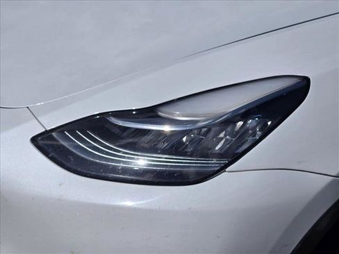 Used 2022 Tesla Model Y Long Range AWD/4WD image 10