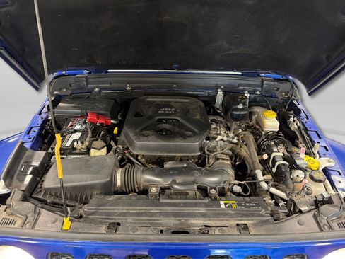 Used 2019 Jeep Wrangler Unlimited Sahara AWD/4WD image 11