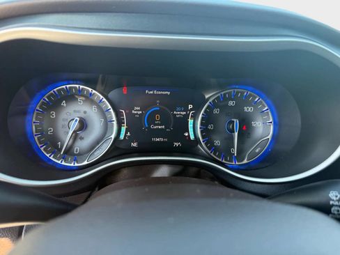 Used 2020 Chrysler Pacifica Touring-L Plus image 15