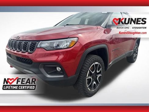Used 2025 Jeep Compass Trailhawk AWD/4WD image 5