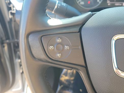 Used 2018 GMC Acadia SLE image 22