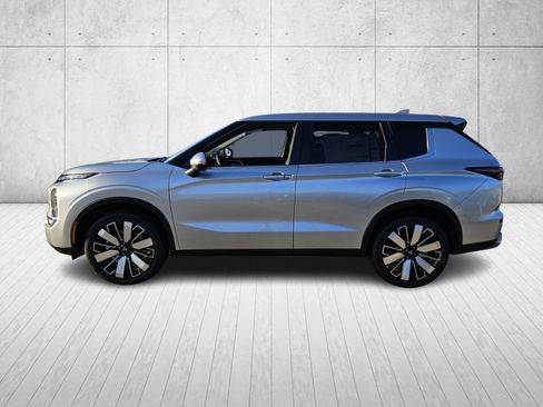 New 2026 Mitsubishi Outlander image 4
