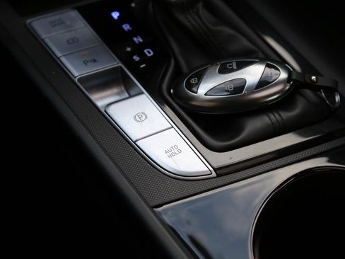 Used 2024 Hyundai Elantra Limited image 39