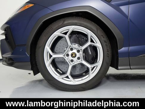 Used 2023 Lamborghini Urus Performante AWD/4WD image 9