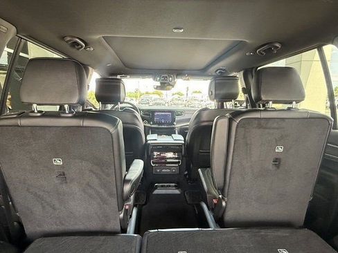 Used 2024 Jeep Wagoneer Series II AWD/4WD image 19
