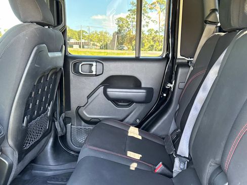 Used 2022 Jeep Gladiator Rubicon w/ LED Lighting Group AWD/4WD image 15