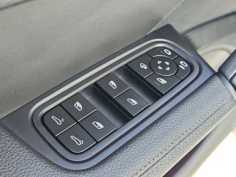 Certified 2025 Porsche Cayenne Coupe image 12