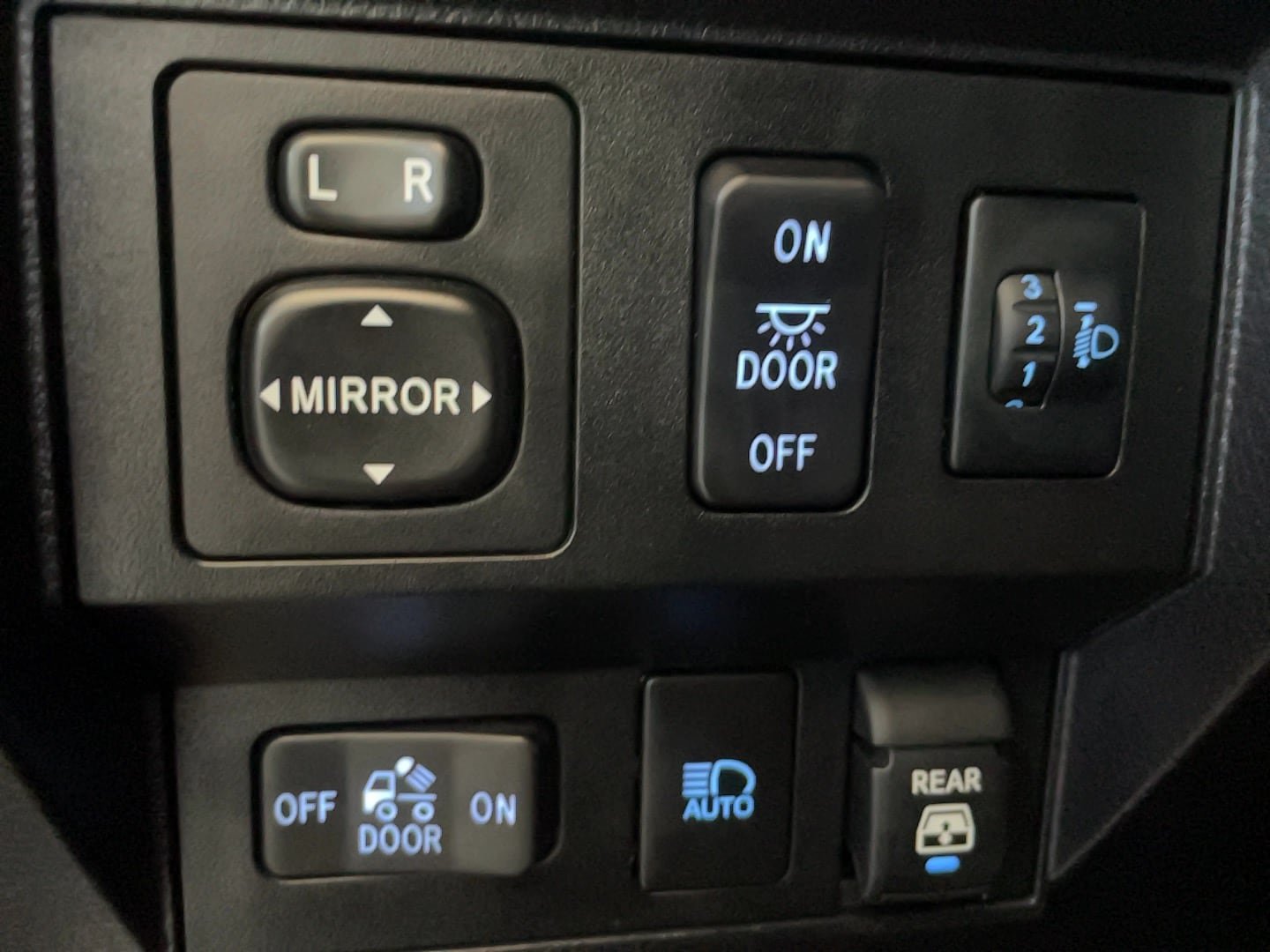 Used 2020 Toyota Tundra SR5 AWD/4WD image 27
