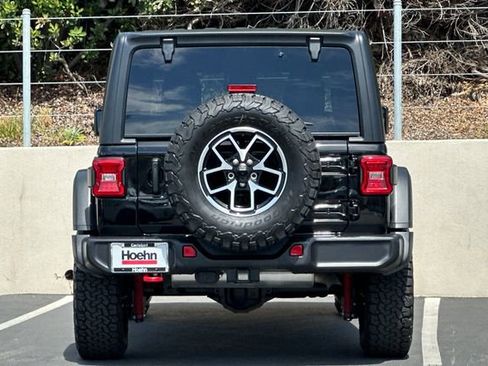 Used 2025 Jeep Wrangler Unlimited Rubicon AWD/4WD image 4