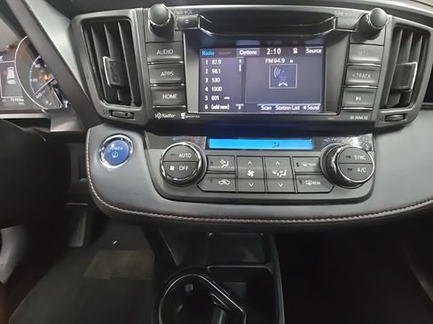 Used 2018 Toyota RAV4 SE AWD/4WD image 33