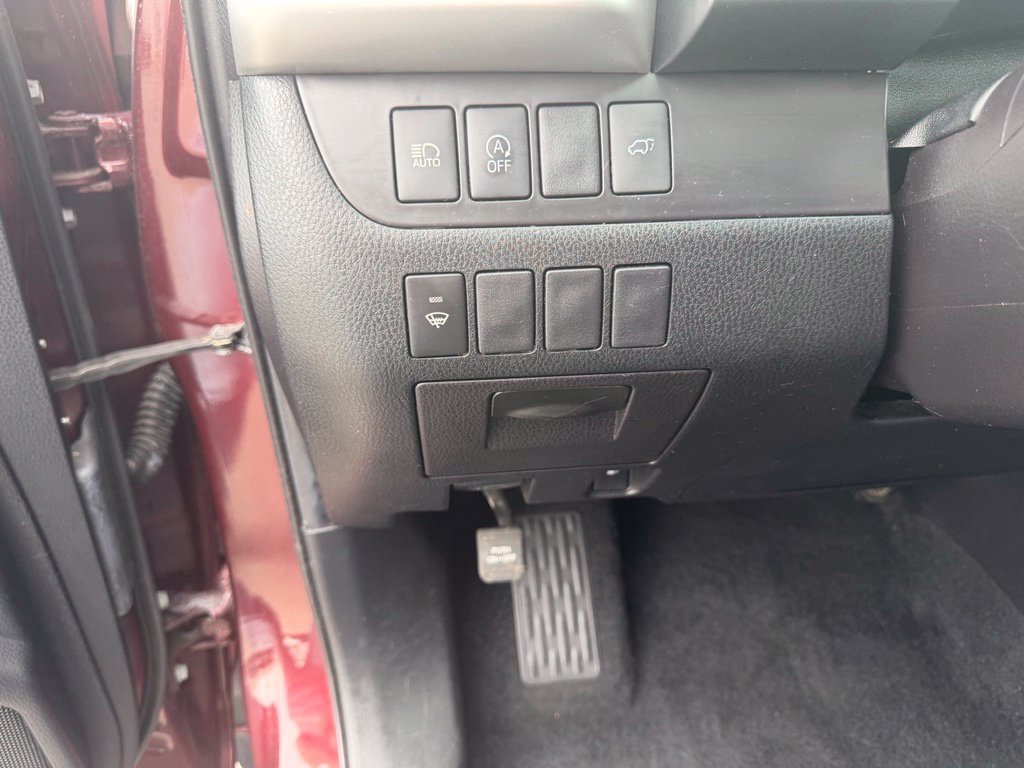 Used 2019 Toyota Highlander XLE FWD image 18