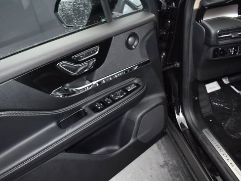 New 2025 Lincoln Corsair Reserve w/ Equipment Group 202A image 10