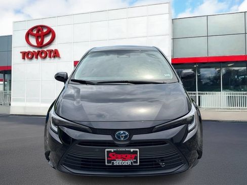 Used 2025 Toyota Corolla LE FWD image 13