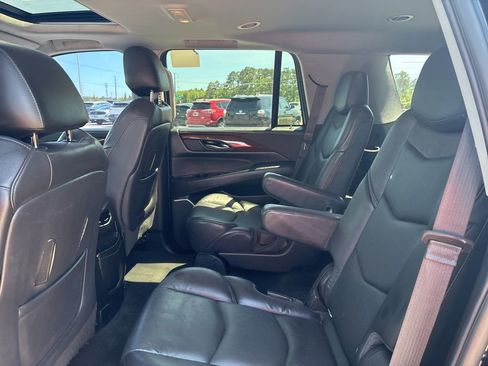 Used 2018 Cadillac Escalade Luxury AWD/4WD image 11