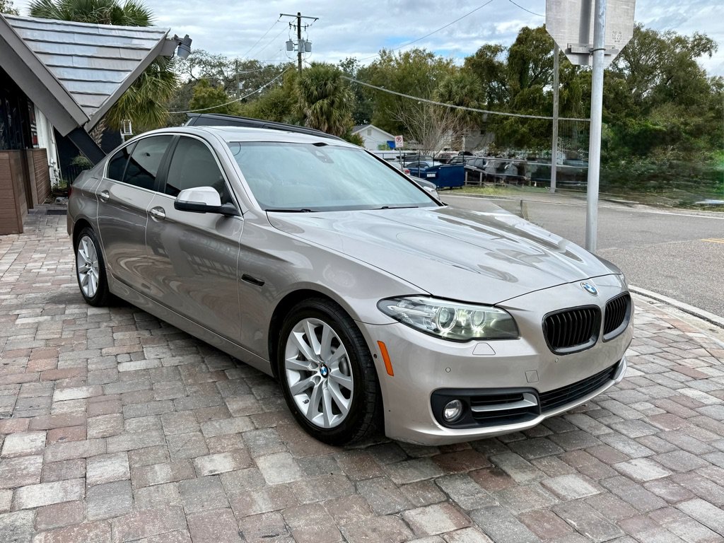 Used 2016 BMW 535i Sedan w/ Driver Assistance Package RWD image 3