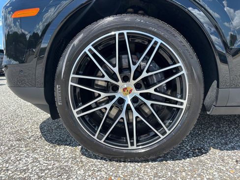 Used 2024 Porsche Cayenne Coupe AWD/4WD image 35