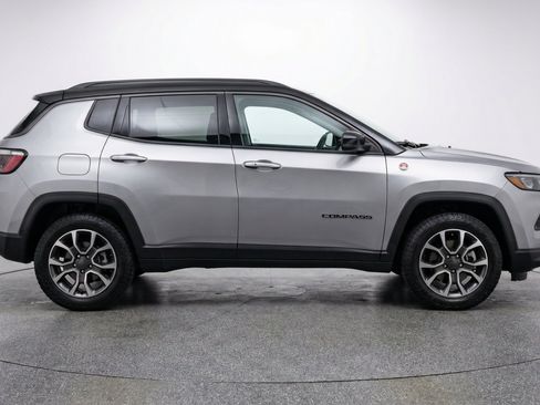 Used 2025 Jeep Compass Trailhawk AWD/4WD image 11