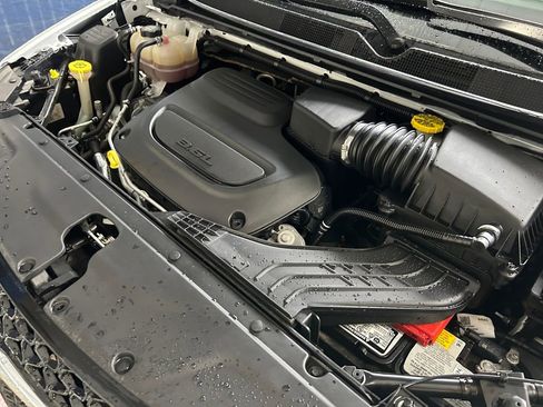 Used 2021 Chrysler Pacifica Touring-L image 30