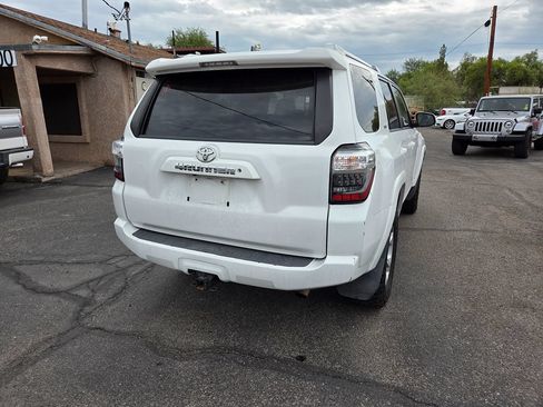 Used 2018 Toyota 4Runner SR5 AWD/4WD image 4