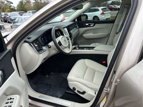 Used 2024 Volvo XC60 B5 Core w/ Climate Package image 22