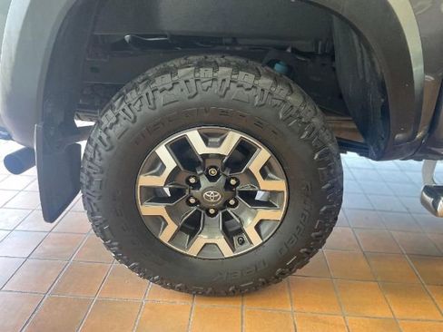 Used 2019 Toyota Tacoma TRD Off-Road image 30