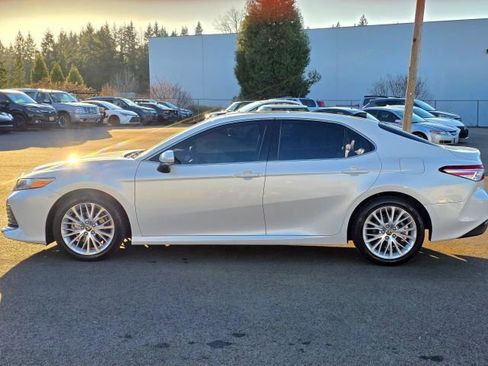 Used 2020 Toyota Camry XLE w/ Navigation Package AWD/4WD image 4