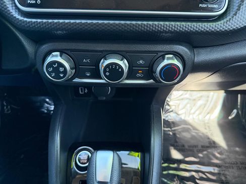 Used 2021 Nissan Kicks S FWD image 12